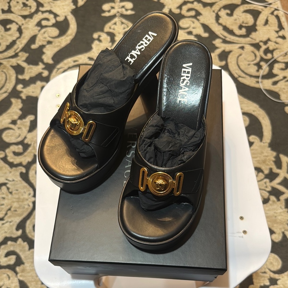 VERSACE

MEDUSA BIGGIE 100 CALF LEATHER MULES